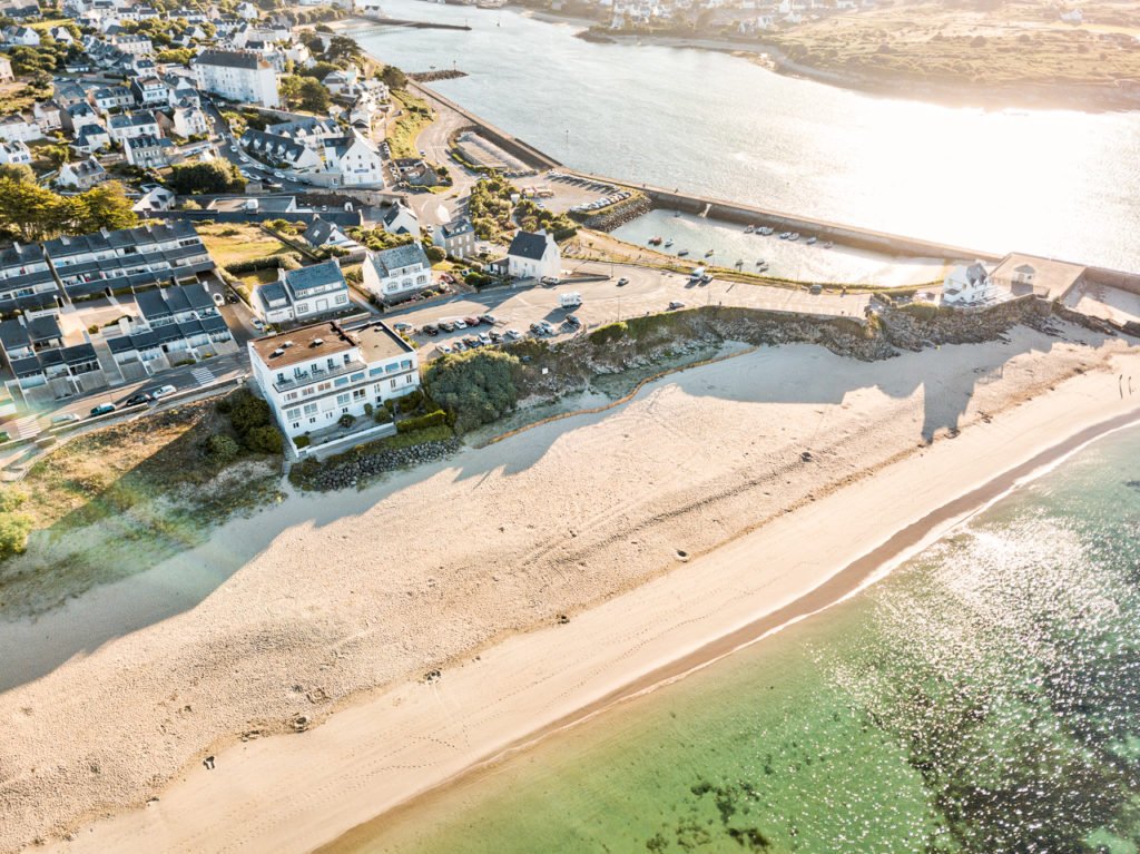 Photos aériennes en drone 11 Hotel au roi Gradlon Audierne photographe entreprise à Quimper et Brest