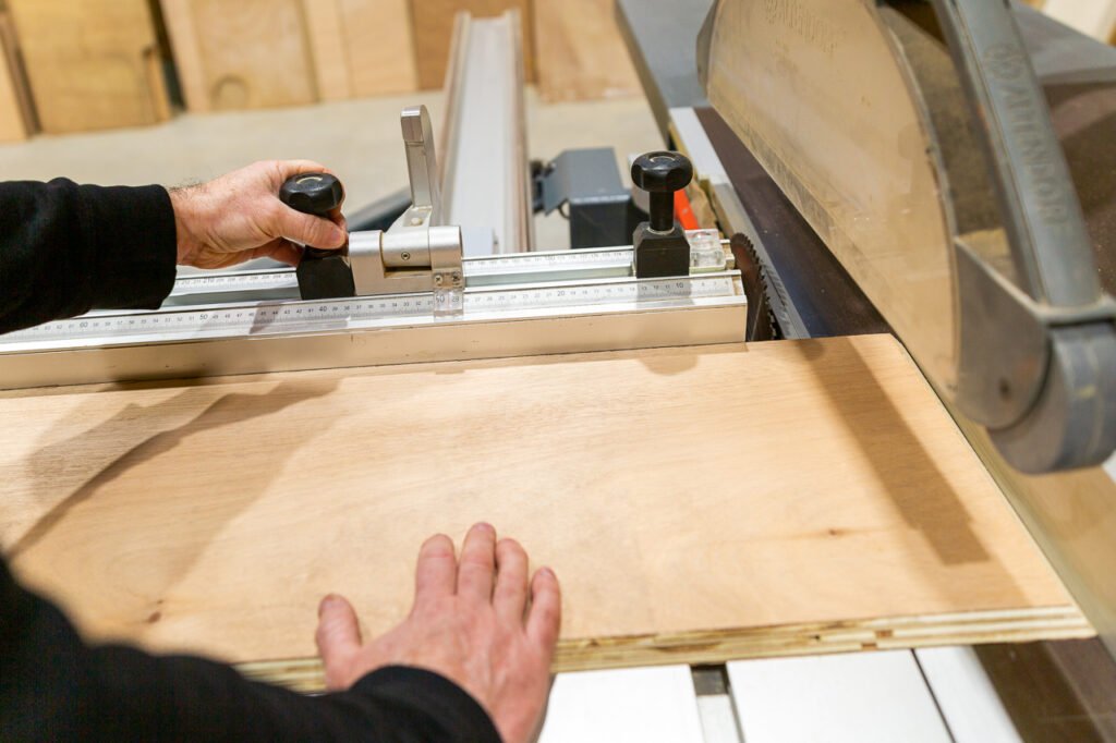 Travail en atelier d’un artisan à Quimper